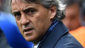 Inter's coach Roberto Mancini looks on prior to the italian Serie A football match between Frosinone and Inter on April 9, 2016 at the Matusa Stadium in Frosinone. / AFP / FILIPPO MONTEFORTE        (Photo credit should read FILIPPO MONTEFORTE/AFP/Getty Images)
