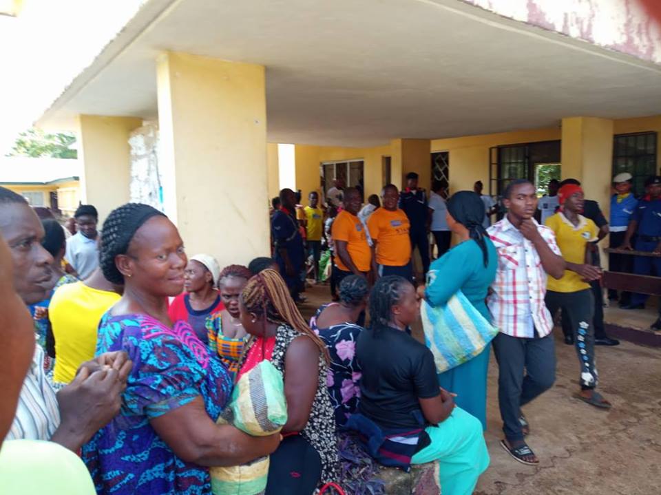 Anglophone refugees in Ikom in line to receive donated food items