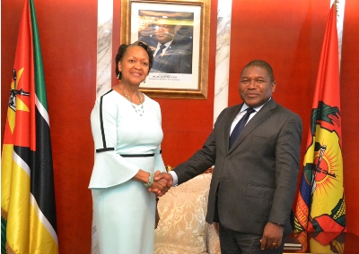 CCA President and CEO, Florizelle Liser at a meeting with H.E. Filipe Nyusi, President of the Republic of Mozambique.