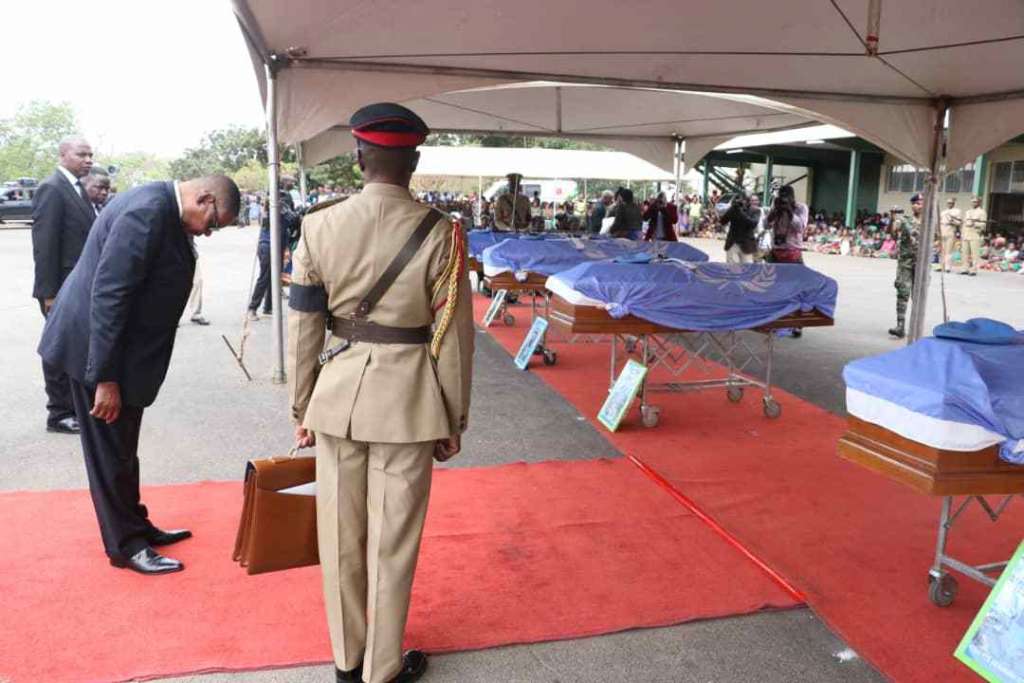 President Mitharika paying respects to the fallen heroes